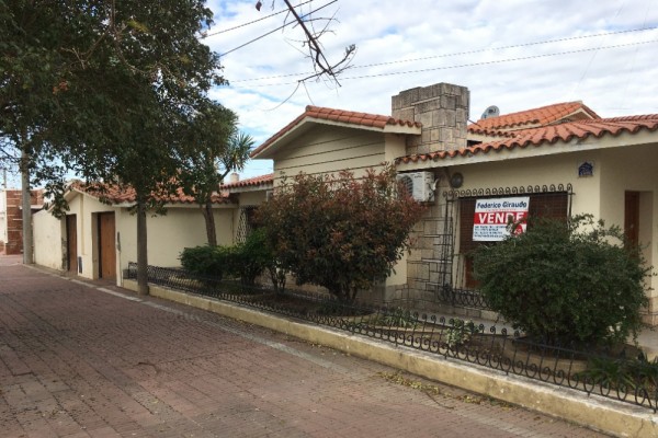 Casa calle Belgrano esquina Uruguay