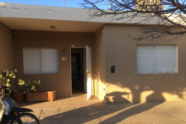 Casa Calle Falucho esquina H. Irigollen