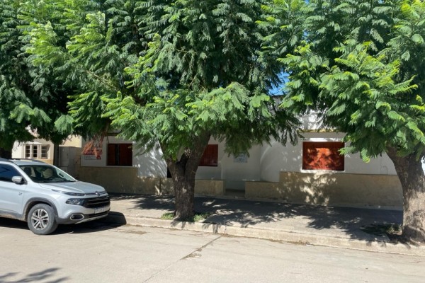 Casa Calle Rivadavia 1150